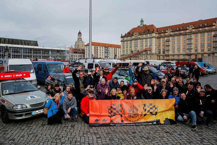 Alle 42 Teams trafen sich Freitag nochmal auf dem Dresdner Altmarkt.