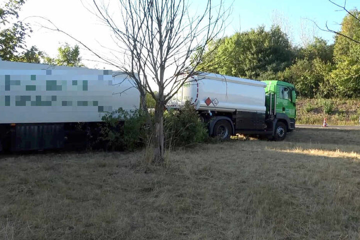 Der Unfall hätte leicht zu einer Umweltkatastrophe führen können, denn der Tanklaster war mit Heizöl und Diesel beladen.