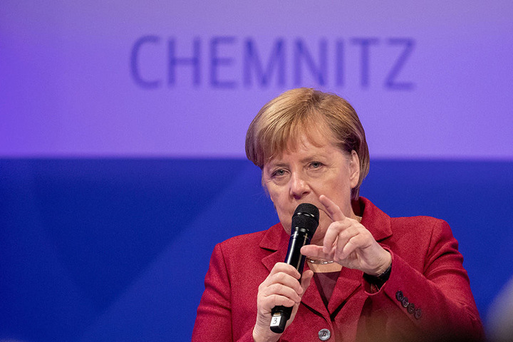 Bundeskanzlerin Angela Merkel (64, CDU).
