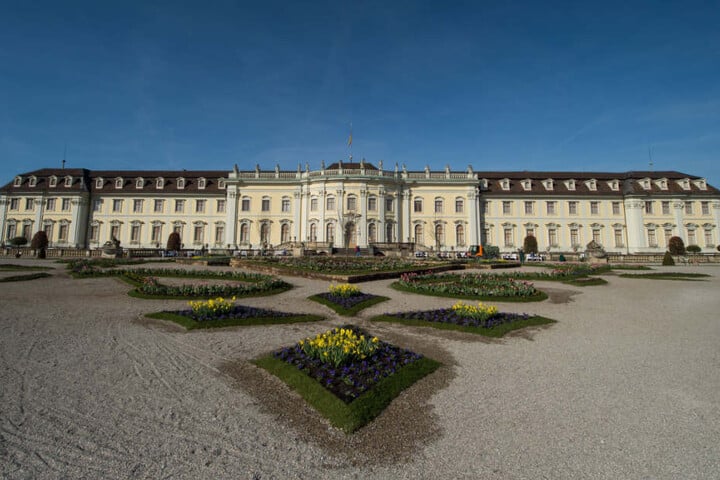 Wer beim Küssen ein Selfie schießt, kann Tickets für eine Veranstaltung im Residenzschloss Ludwigsburg (Foto) gewinnen.