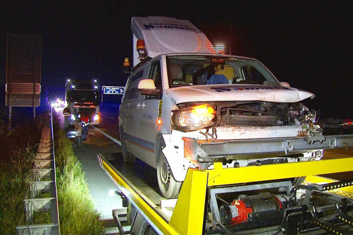 An dem Transporter entstand ein Totalschaden.