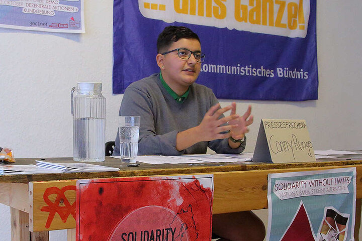 Conny Runge (21) von „Solidarity without limits“ ruft zu Störaktionen gegen
die Feier auf.