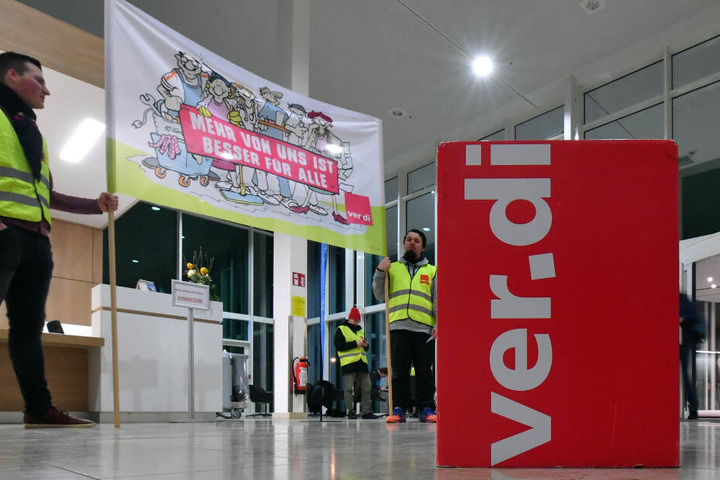 In der Tarifrunde für die Beschäftigten der Länder erhöhen die Gewerkschaften den Druck auf die Arbeitgeber.