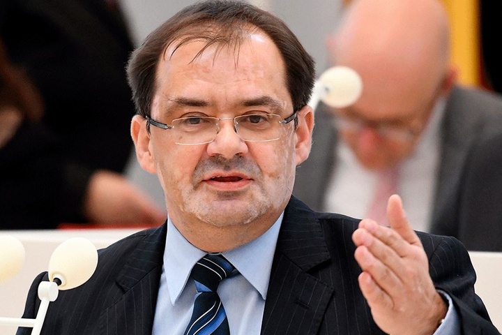 Brandenburgs Umweltminister Jörg Vogelsänger (53, SPD) brachte die erste deutsche Wolfsverordnung auf den Weg.