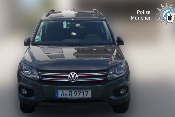 Ein Auto der Familie: Ein anthrazitfarbener VW Tiguan.
