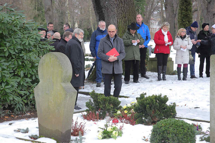 Am Grab des ermordeten Ehepaares
Adolph erwiesen zahlreiche Gäste ihnen die letzte Ehre.