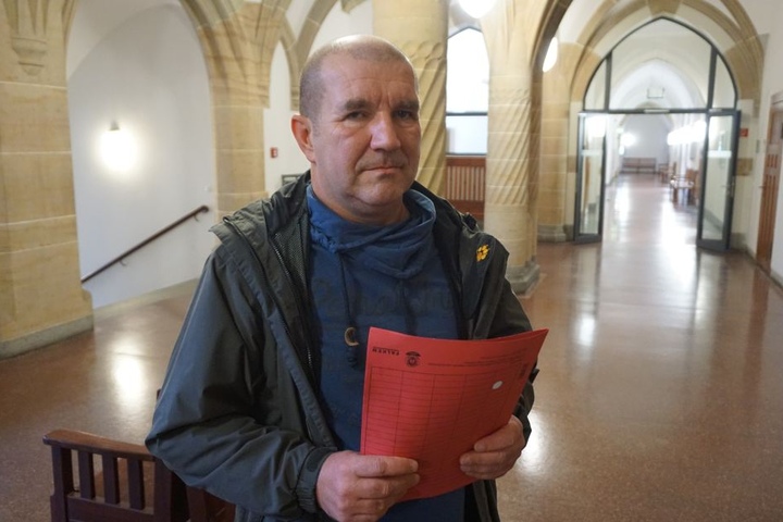 Michael H. (52) ist seit 20 Jahren im Vollzugsdienst. Er wurde von einem Häftling angegriffen.