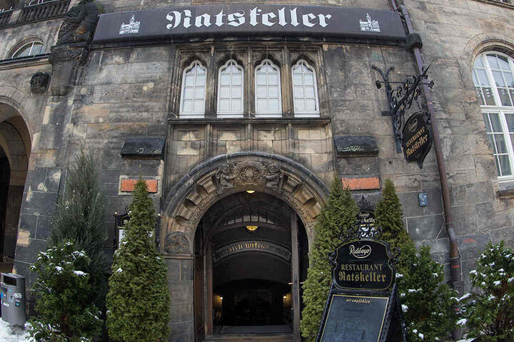 Das Rathaus ist eine Dauerbaustelle. Nach dem Dach soll auch der
Ratskeller für zwei Millionen Euro saniert werden.