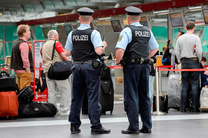 Auch am Dresdner Flughafen müssten verschleierte Frauen sich kontrollieren lassen.