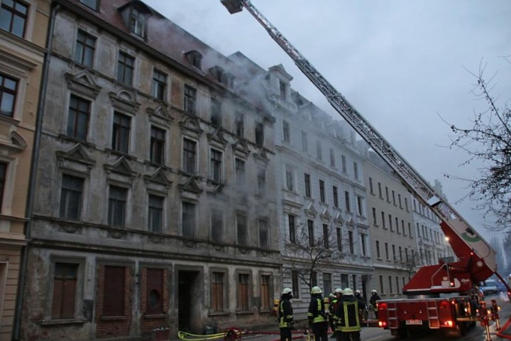 Eine mörderische Verpuffung setzte das Wohnhaus komplett in Brand.