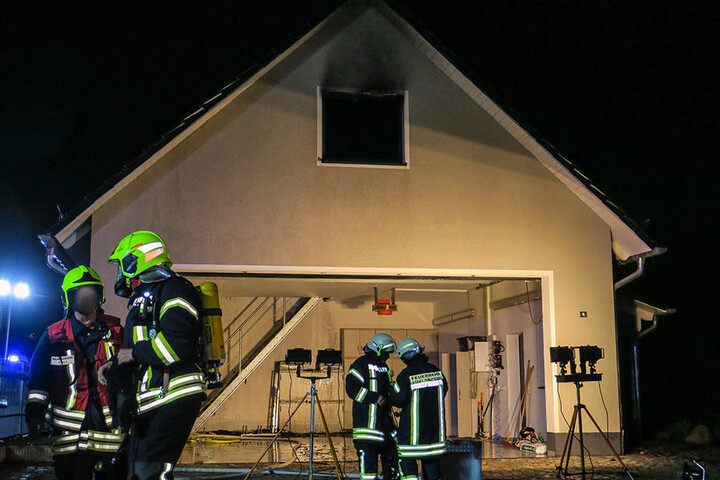 Wie hoch der Schaden an der Garage ist, ist noch nicht bekannt.