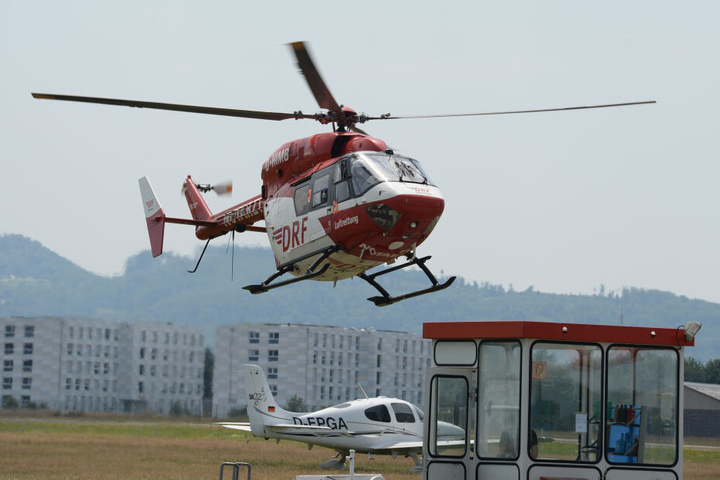 Der schwer verletzte Radfahrer wurde in die Klinik geflogen. (Symbolbild)