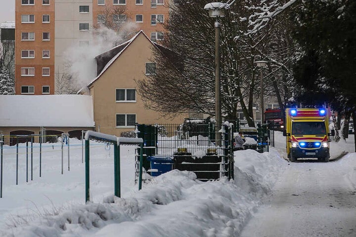 Vier Bewohner des Hauses mussten ins Krankenhaus.