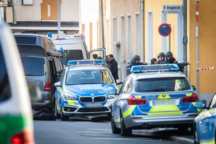 Zahlreiche Einsatzkräfte sind vor Ort.