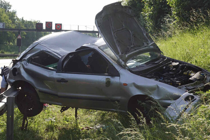 Das Auto wurde bei dem Unfall komplett zerstört.