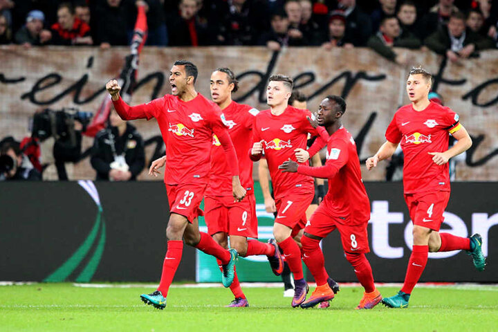Geballte Faust des Sieges: RB Leipzig schoss sich mit diesem Sieg auf Platz eins der Bundesligatabelle.