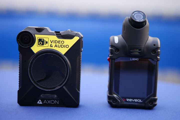 So sehen die Bodycams aus, die den Polizisten bei der Aufklärung von Verbrechen helfen sollen.