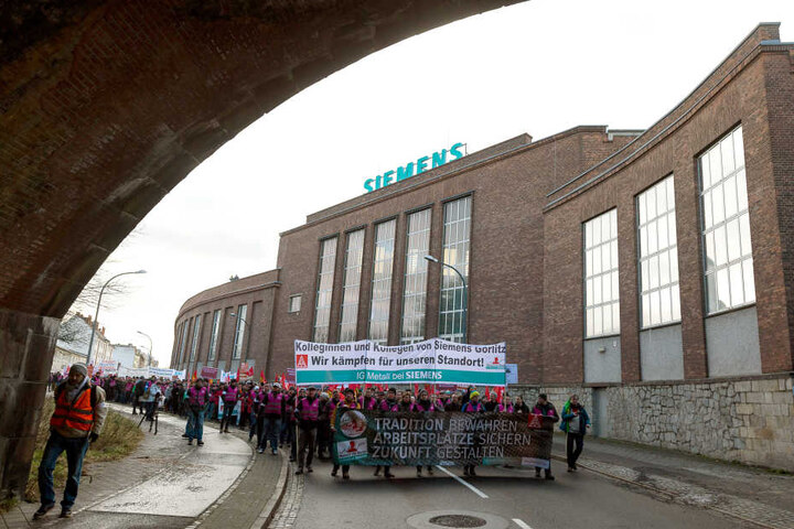 Die Mitarbeiter von Siemens in Görlitz wollen ihr Werk nicht aufgeben. Immer wieder demonstrieren sie für eine Zukunft.