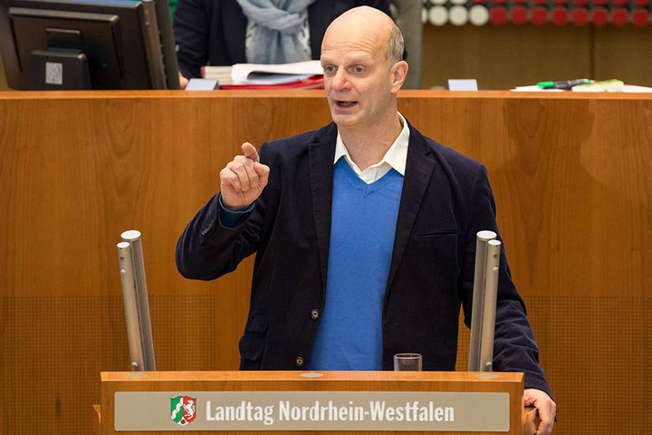 SPD-Haushaltsexperte Stefan Zimkeit hat gegen den Ministerpräsidenten gewettert.