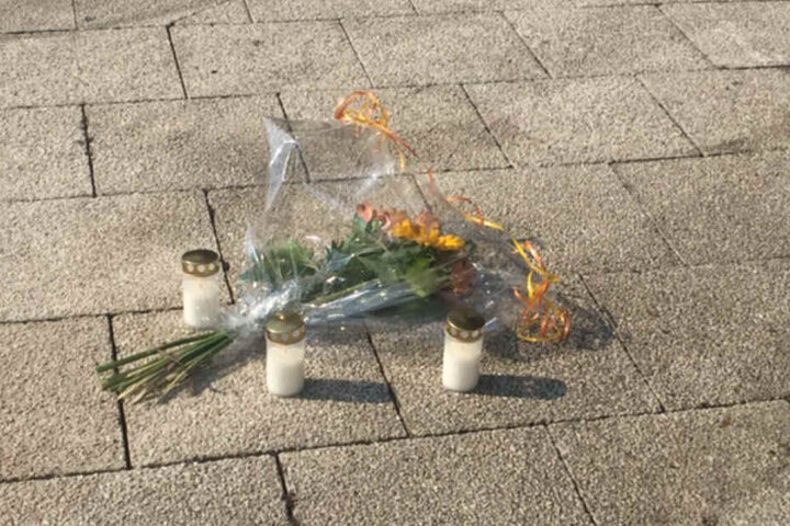 Blumen zum Gedenken auf dem Ebertplatz.