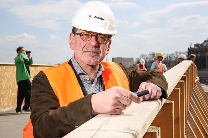 Reinhard Koettnitz, Leiter des Straßen- und Tiefbauamtes Dresden, behält den Überblick.