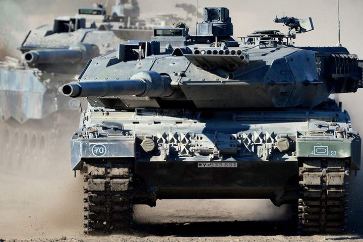 Die Kampfpanzer werden erstmals in Richtung russischer Grenze verlegt.