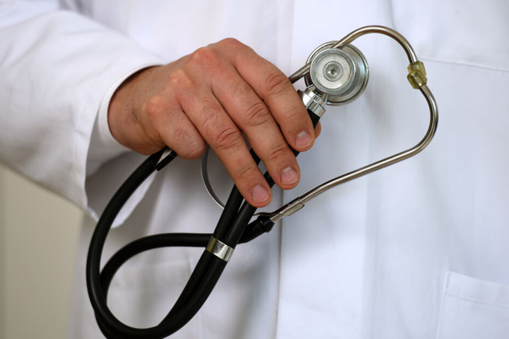 Die Polizei vermutet beim Toten gesundheitliche Probleme. (Symbolbild)
