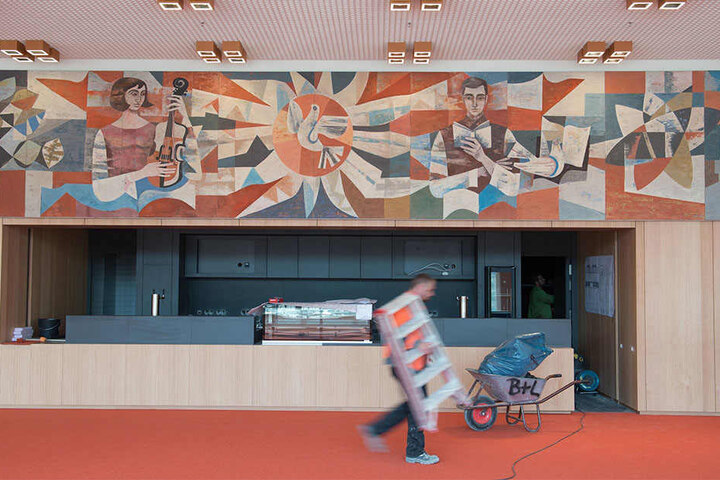 Die Imbissversorgung im Kulturpalast läuft. Die große Kulti-Küche aber wurde nicht rechtzeitig zur Eröffnung fertig.