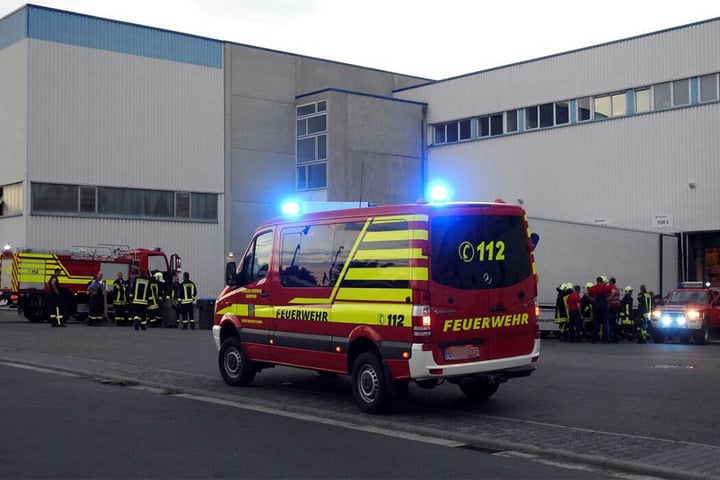 Die Freiwillige Feuerwehr Mutzschen rief für den Einsatz im Gewerbegebiet zusätzliche Kräfte aus Zschoppau und Grimma hinzu.