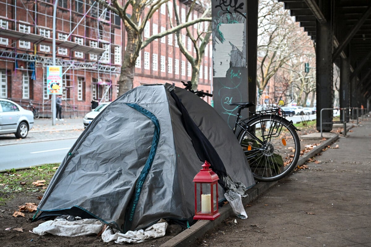 Zeltlager-in-Flammen-Obdachlose-verlieren-alles