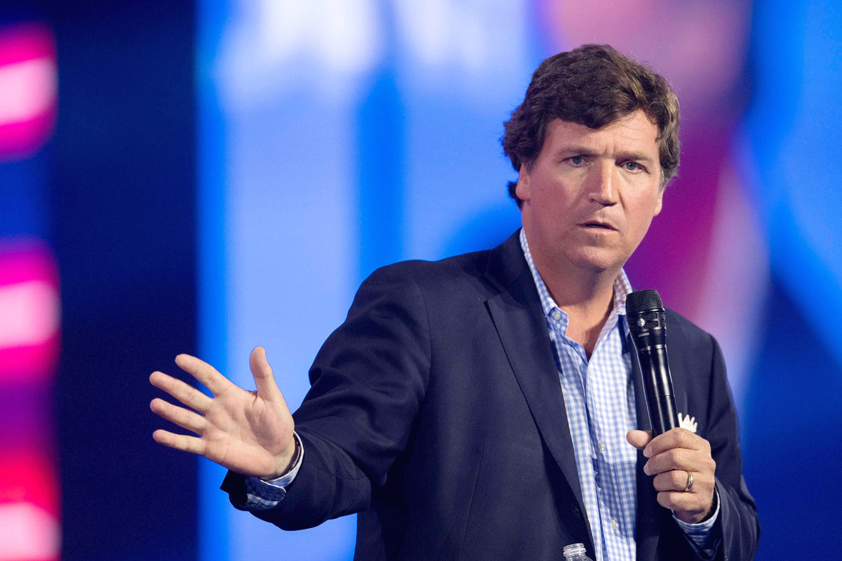 Tucker Carlson thirsts over guest's girlfriend and shares violent