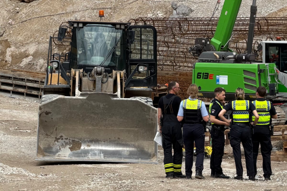 Radlader-Unfall-auf-Baustelle-Mensch-stirbt-Polizei-ermittelt