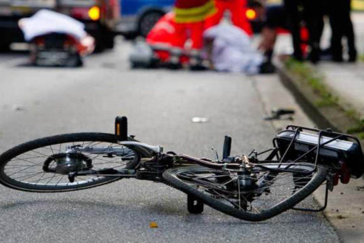 Radfahrer von Polizeiauto erfasst und schwer verletzt TAG24