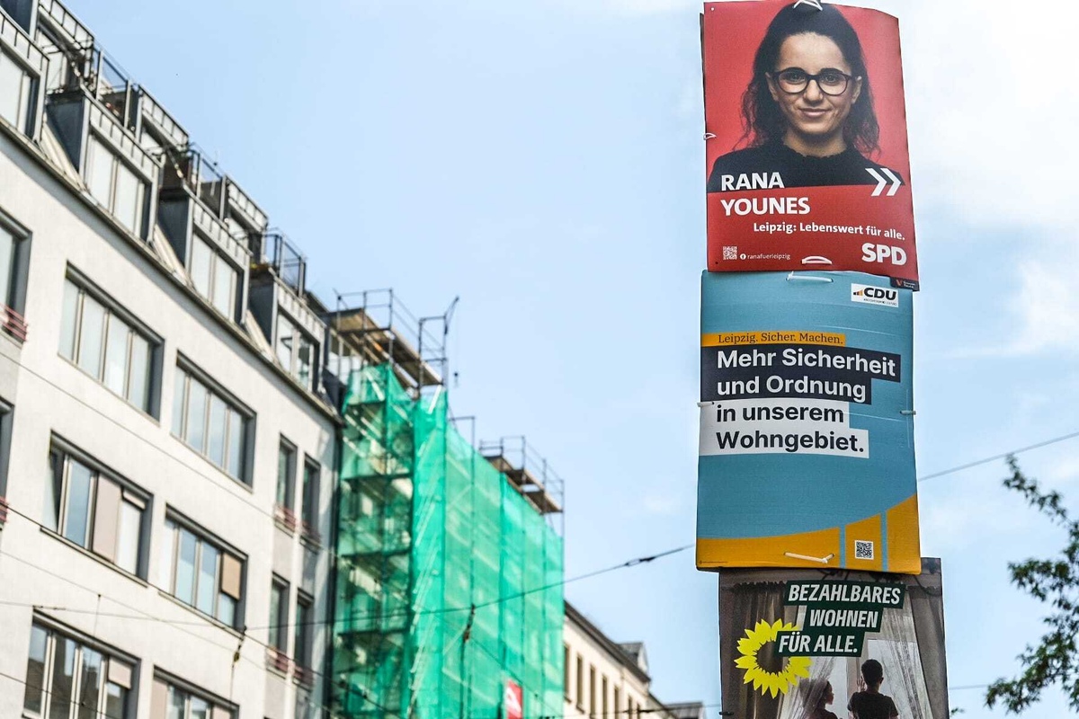 Wahlplakate in Leipzig angezündet: Feuer greift auf Auto über