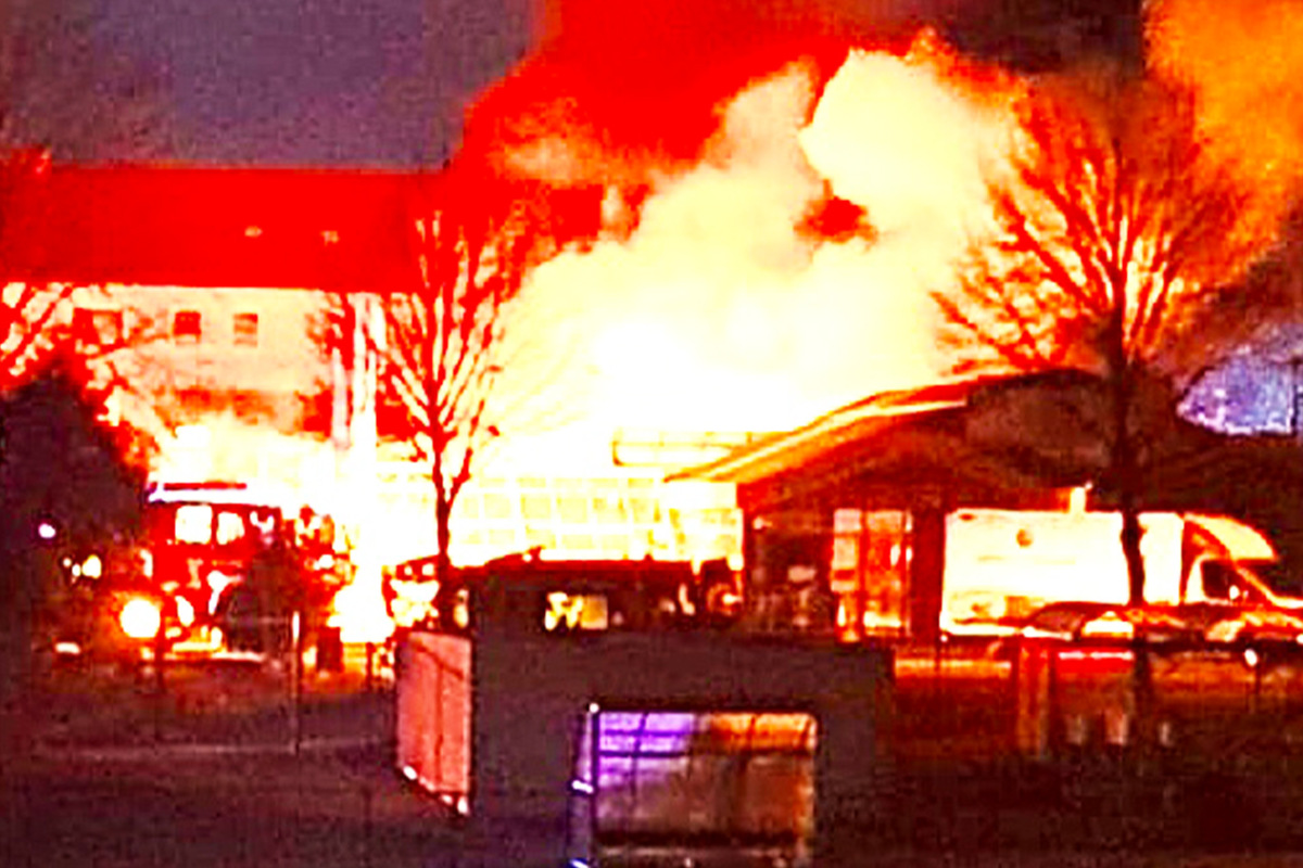 Flammen-Inferno in Sachsen: Feuerwehr wohl halbe Silvester-Nacht im Einsatz!