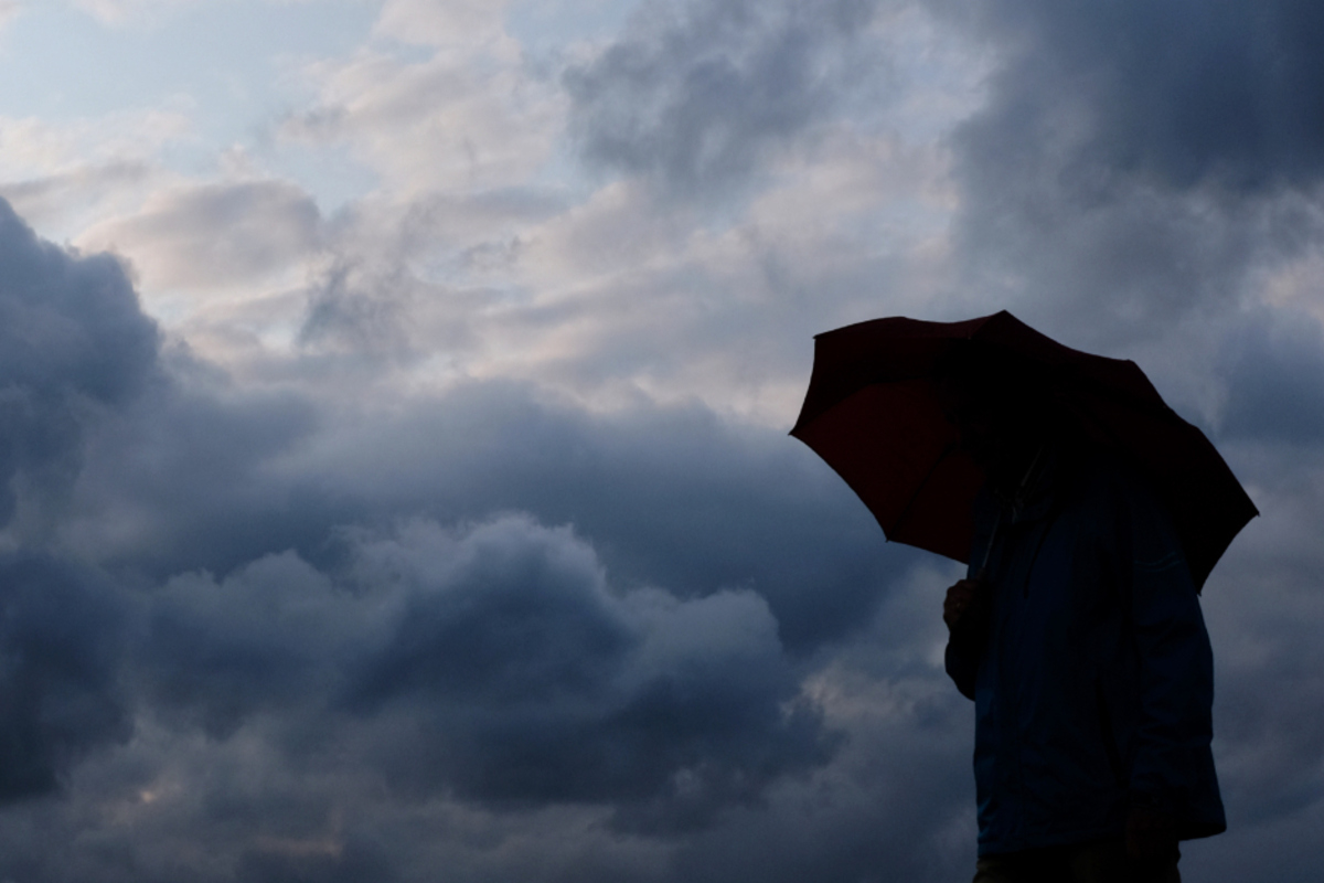 Wetter In NRW: Sturmtief Zieht über Bundesland, Bringt Regen Und ...