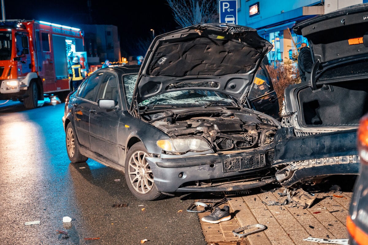 Unfall In Taunusstein: Fahranfänger (18) Sorgt Mit Seinem BMW Für Feld ...