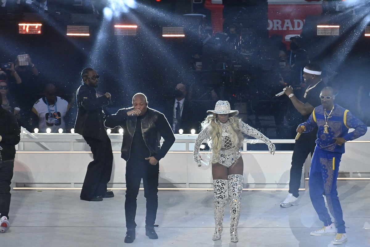 Fans React to Dr. Dre, Eminem, Snoop Dogg, Kendrick Lamar, and Mary J.  Blige's Super Bowl Halftime Show