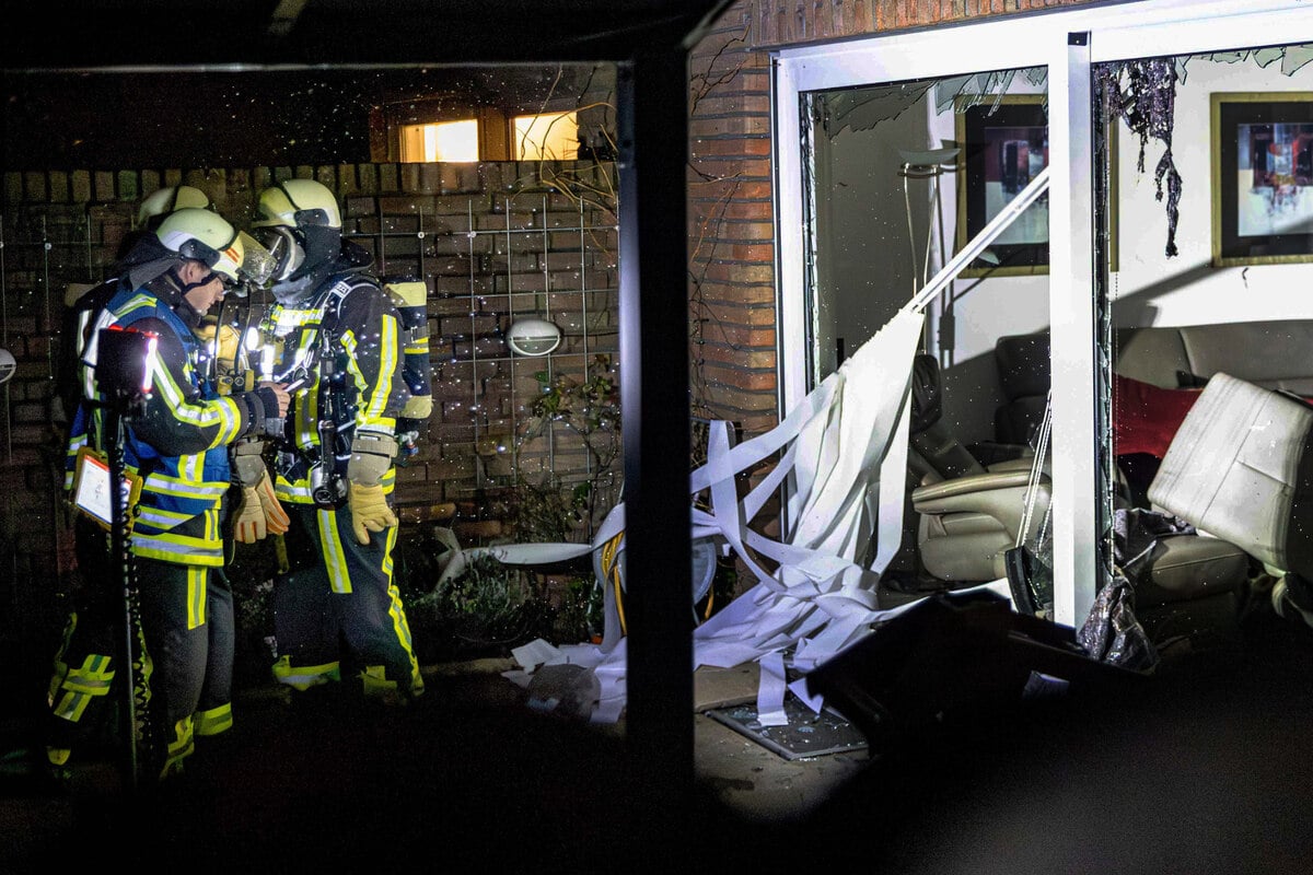 Heftige-Explosion-in-Wohnhaus-Bewohner-in-Lebensgefahr