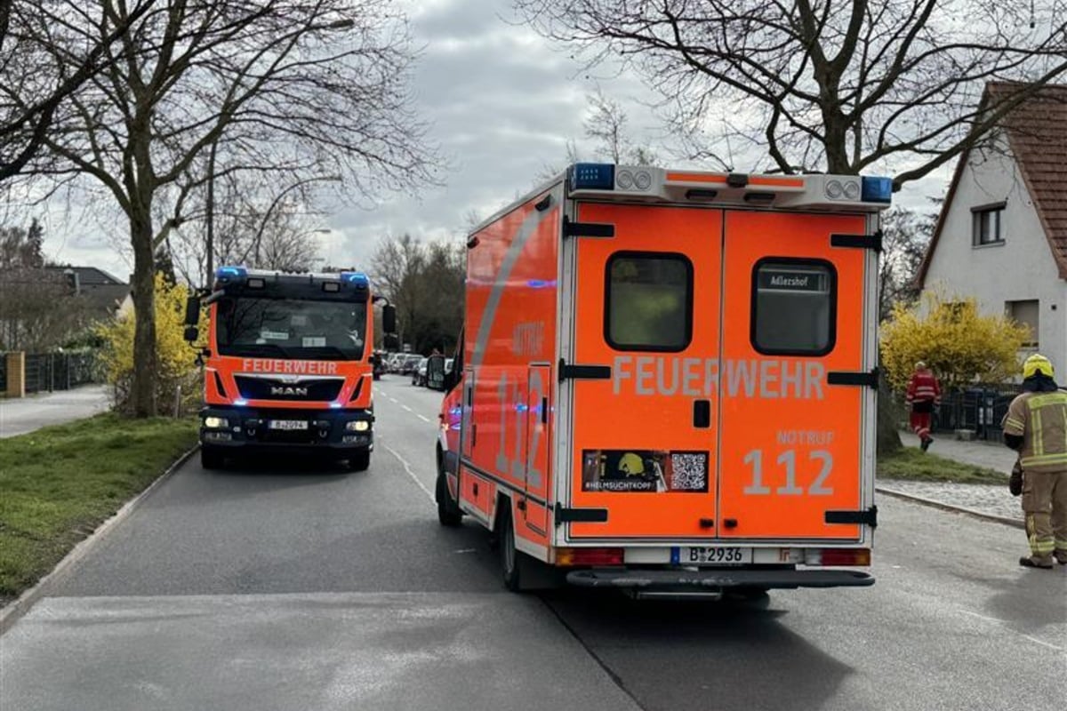 Person von Auto erfasst und unter Wagen geschleudert: Augenzeugen unter Schock