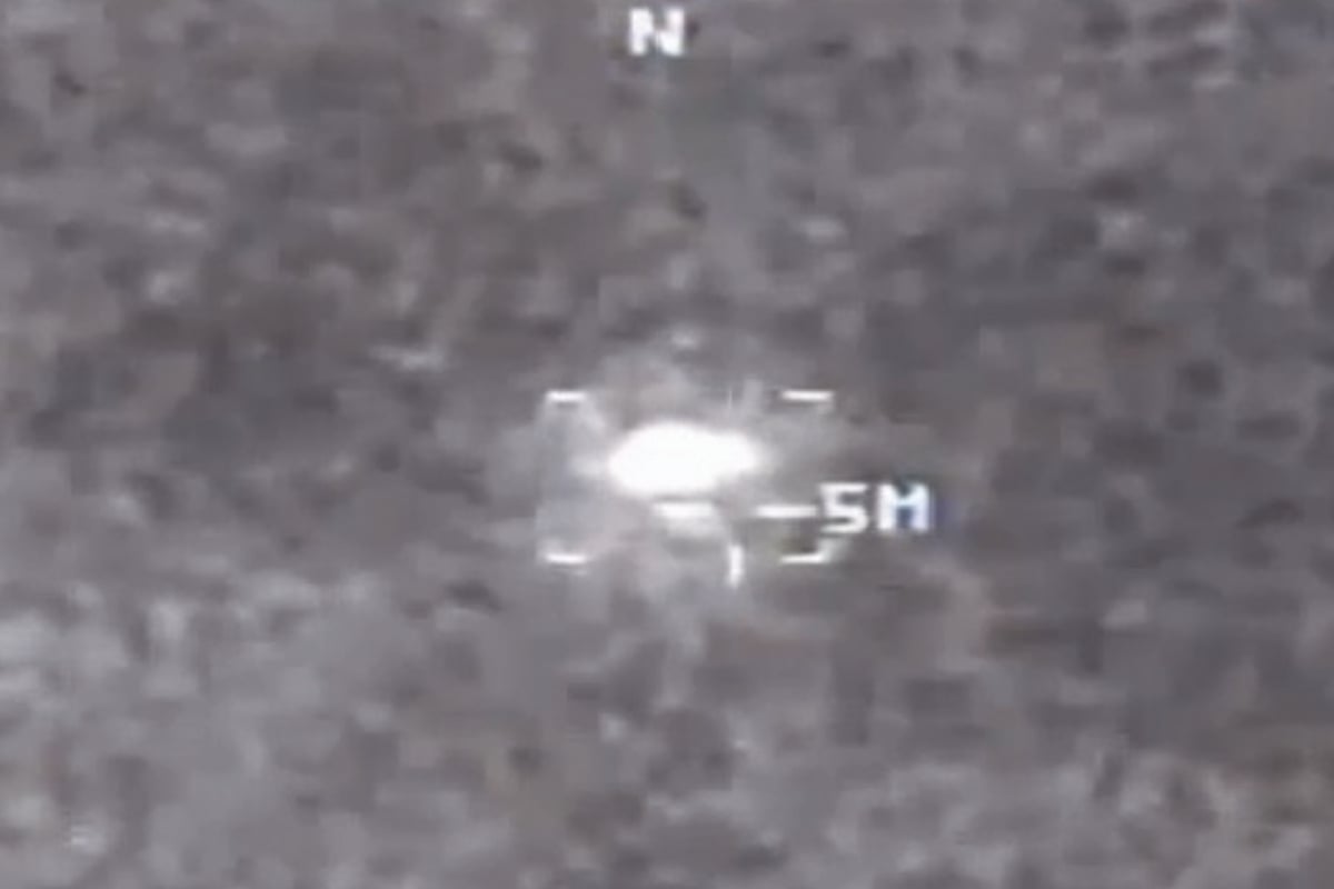 Pentagon veröffentlicht brisantes Material: Verfolgt ein Kampfjet hier ein UFO?