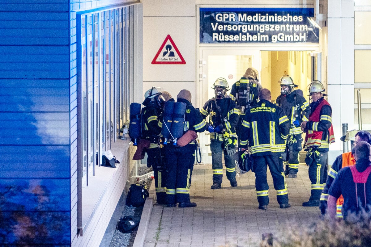 Alarm in Klinik: Verdächtiger Geruch ruft Feuerwehr-Großaufgebot auf den Plan