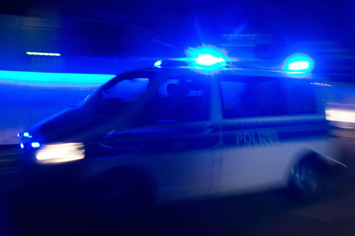 Junger-Mann-f-hlt-sich-in-Dresden-verfolgt-und-w-hlt-Notruf-Polizei-nimmt-ihn-fest