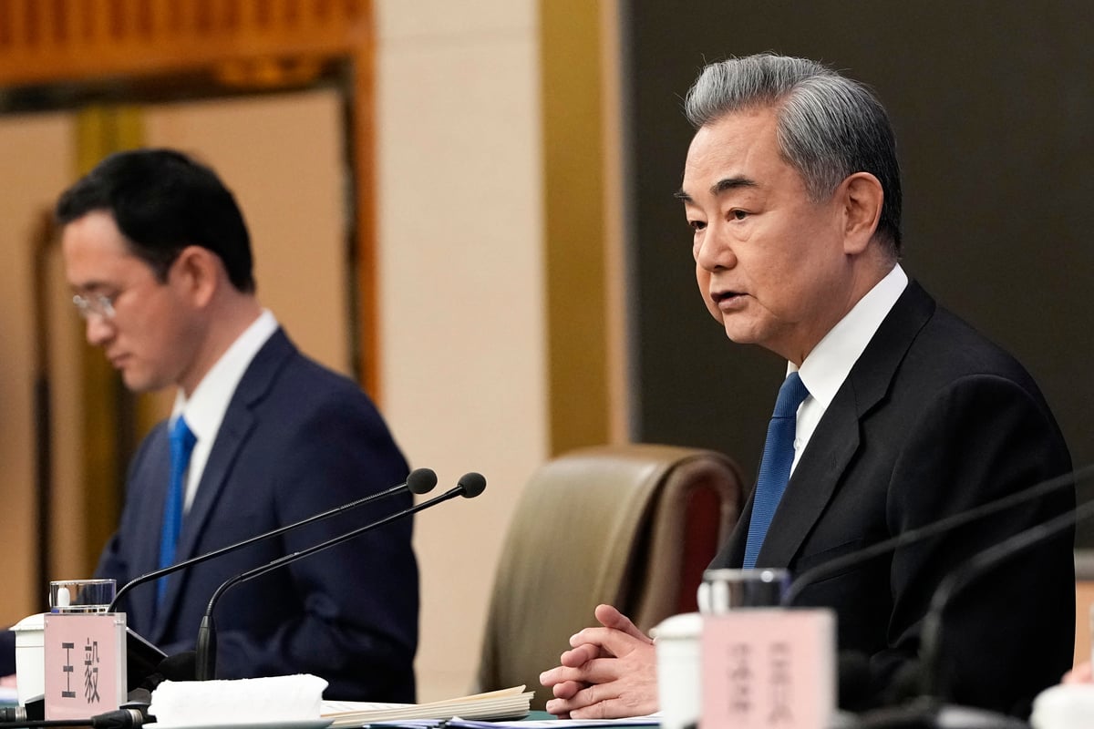 China's top diplomat urges US to reach compromise with Iran: "The dark clouds of war keep gathering"