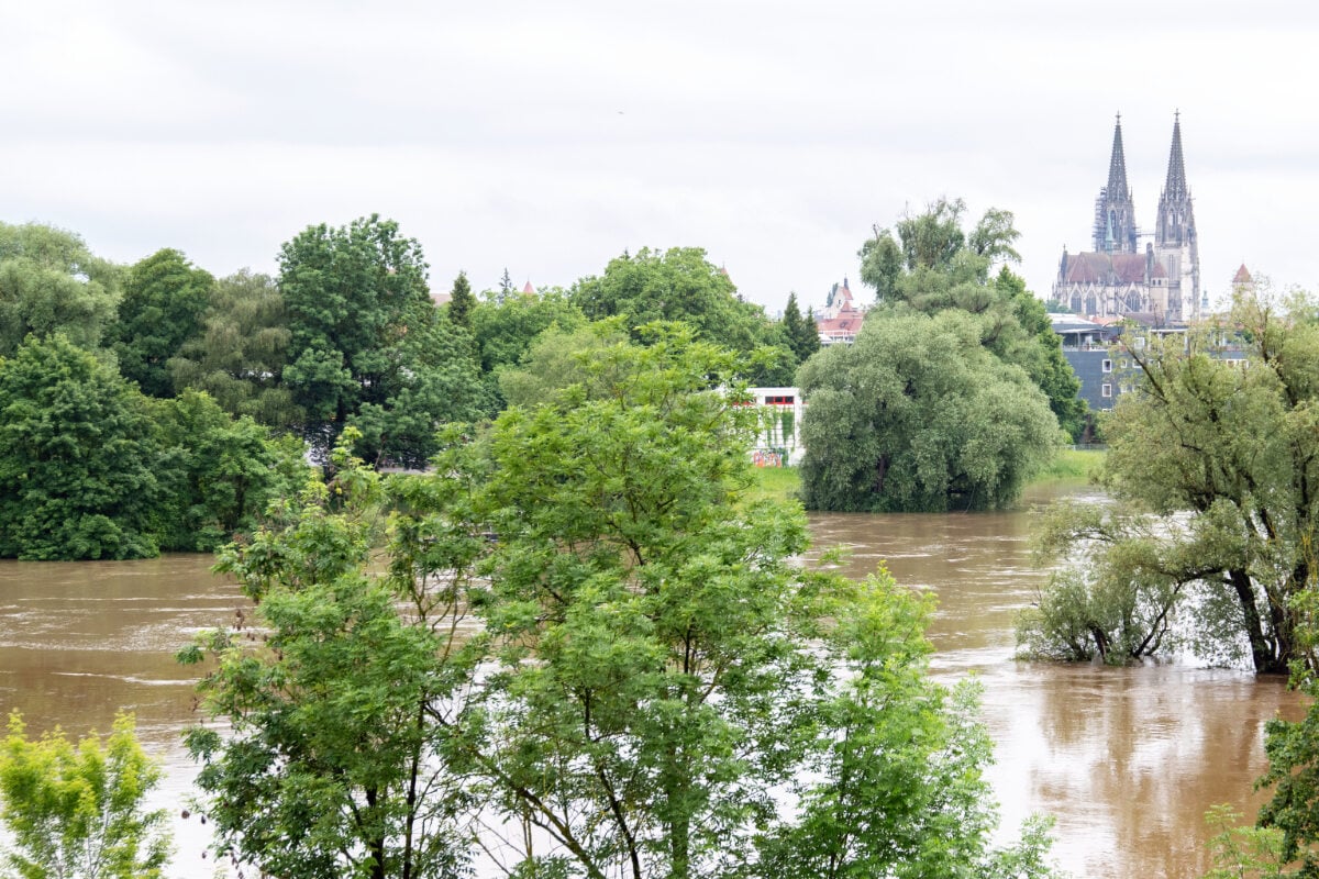 Dramatische Hochwasser-Lage In Bayern: Auch Regensburg Ruft ...