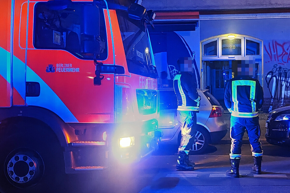 Brand in Kreuzberger Hinterhaus - Polizei nimmt Feuerwehr die Arbeit ab!