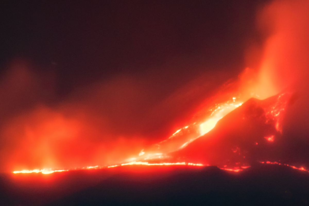 Vulkan wieder aktiv! Ätna spuckt glühend heiße Lava