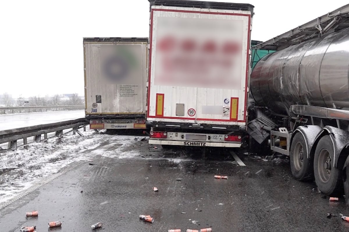 Mehrere Verletzte bei Glatteis-Unfällen auf A14 bei Bernburg: Autobahn stundenlang gesperrt!
