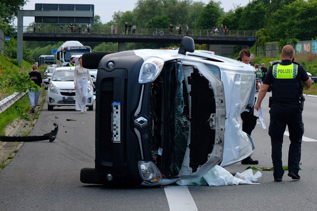 A25 in Hamburg nach Unfall mit mehreren Fahrzeugen wieder frei