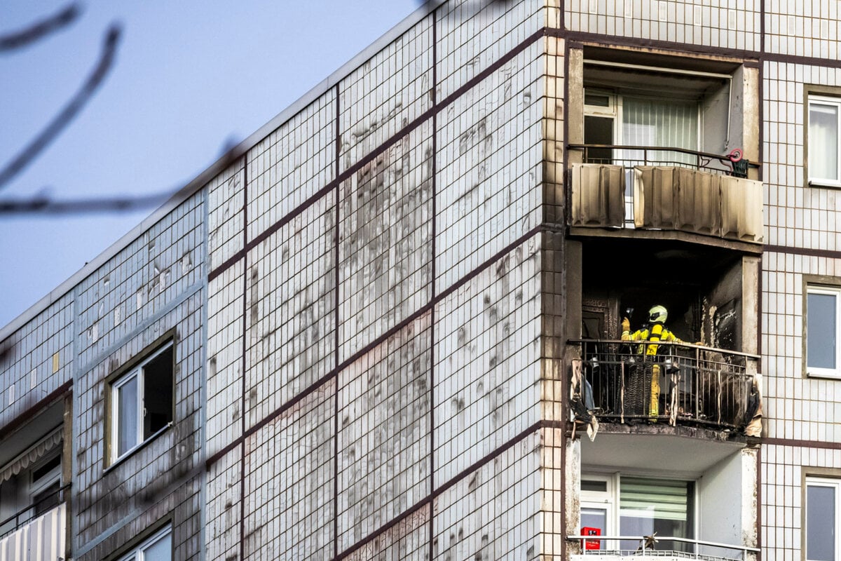 Dresden Feuer im 15. Stock! Balkon eines Dresdner Hochhauses in Flammen